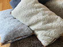 Lade das Bild in den Galerie-Viewer, Kira Kissen (ca. 40 x 70cm)