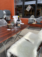 Lade das Bild in den Galerie-Viewer, Benedikt Bezug