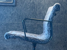 Lade das Bild in den Galerie-Viewer, Charles Stuhl