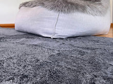 Lade das Bild in den Galerie-Viewer, Terina Fellteppich