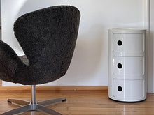 Lade das Bild in den Galerie-Viewer, Schwan Sessel