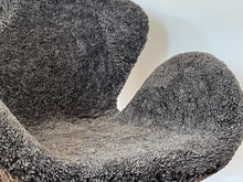 Lade das Bild in den Galerie-Viewer, Schwan Sessel