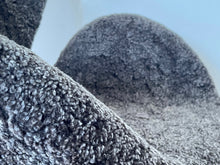 Lade das Bild in den Galerie-Viewer, Schwan Sessel