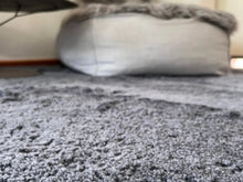 Lade das Bild in den Galerie-Viewer, Terina Fellteppich