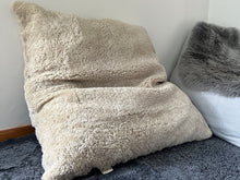 Lade das Bild in den Galerie-Viewer, Yeti Bodenkissen