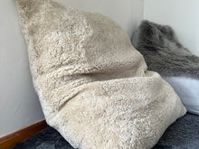 Lade das Bild in den Galerie-Viewer, Yeti Bodenkissen