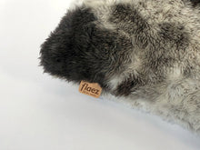 Lade das Bild in den Galerie-Viewer, Kisha Kissen