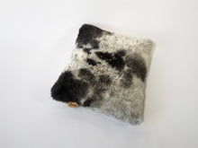 Lade das Bild in den Galerie-Viewer, Kisha Kissen